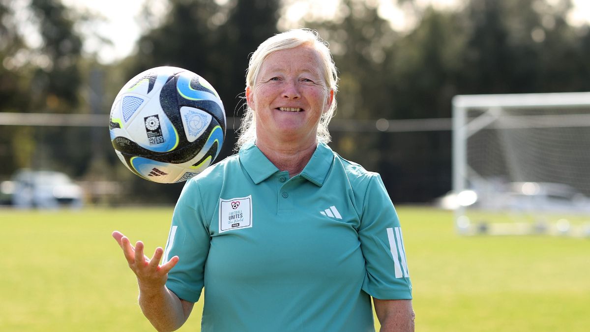 FIFA, Afgan kadın mülteci takımının başına Pauline Hamill’i getirdi
